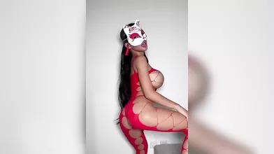 Fit & Fake: Lingerie-Clad Milf Fap