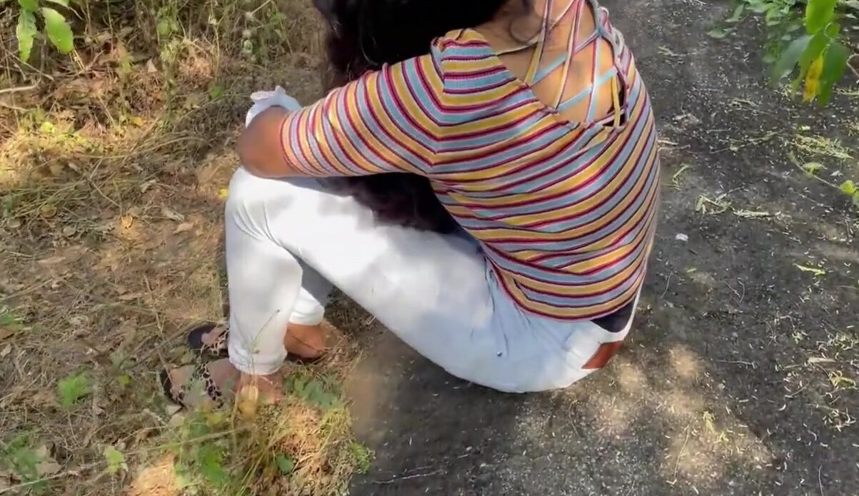 Sri Lankan Village Girl Cheating her Boyfriend and Fuck in Jungle